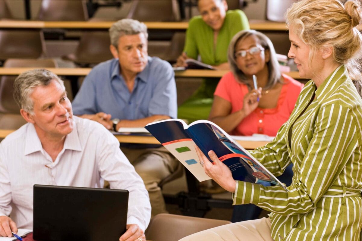 مزایا و معایب یادگیری زبان انگلیسی در بزرگسالی